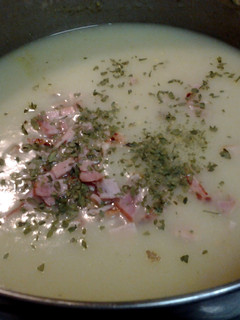 A picture of Potato, leek and bacon soup.