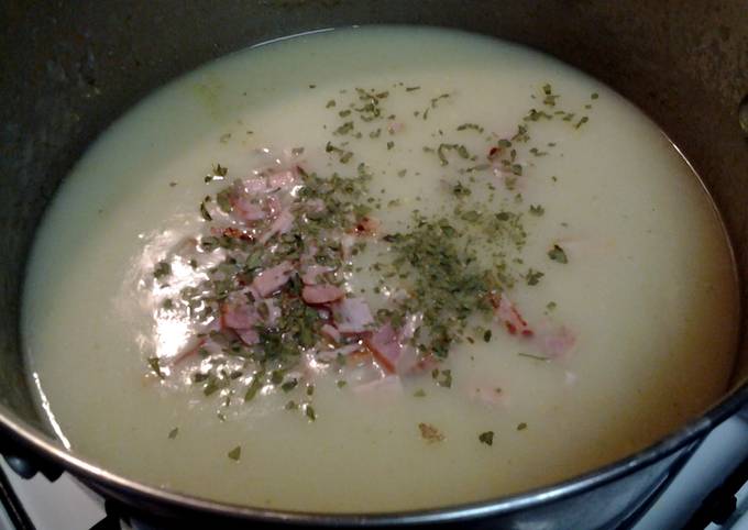 Potato, leek and bacon soup