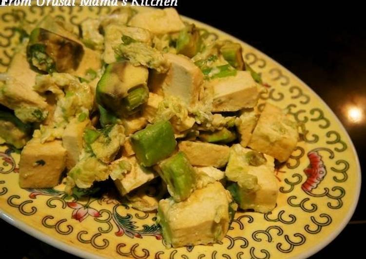 Simple Way to Prepare Quick Avocado &amp; Firm Tofu with Egg