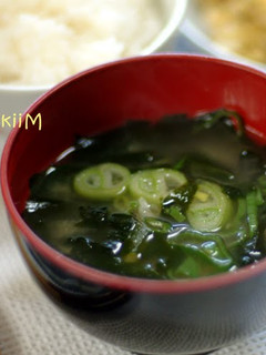 A picture of Microwaved Miso Soup with Plenty of Wakame Seaweed.