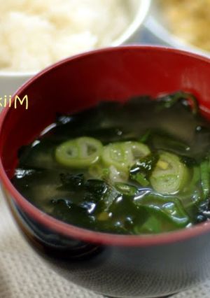 A picture of Microwaved Miso Soup with Plenty of Wakame Seaweed.