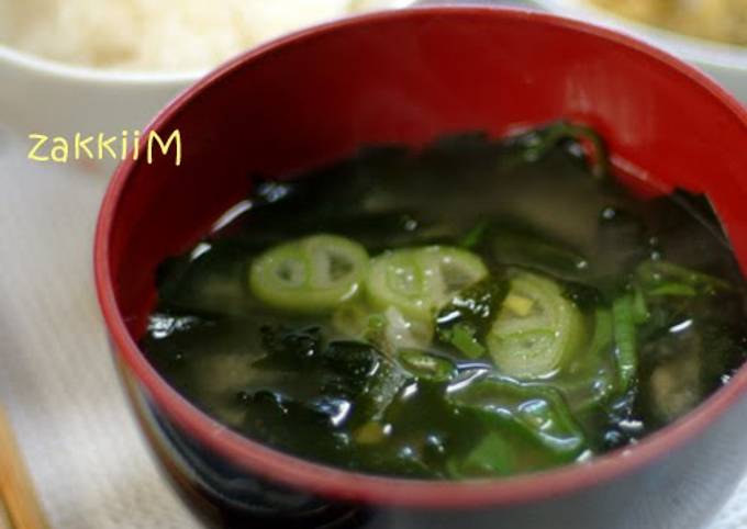 Recipe of Quick Microwaved Miso Soup with Plenty of Wakame Seaweed