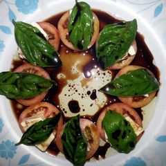 A picture of Caprese Salad.