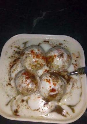 A picture of Without fire (Dahi Bhalla).