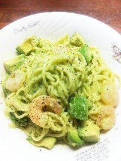 A picture of Creamy Pasta with Shrimp and Avocado.