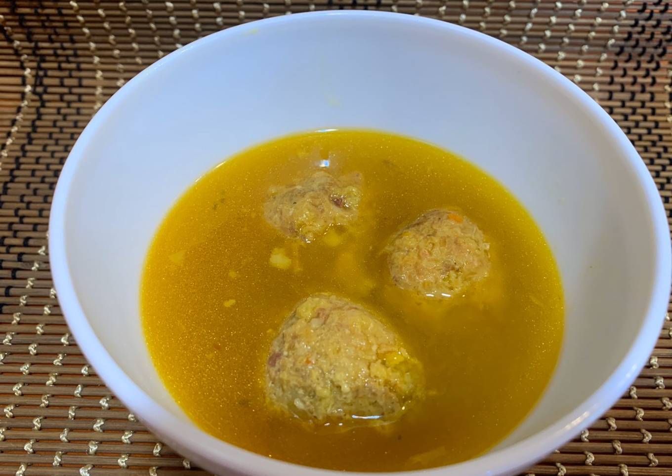 Caldo con pelotas murciano