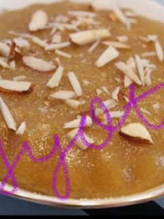 आटे का हलवा (Aate ka Halwa recipe in Hindi) रेसिपी मुख्य फोटो