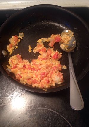 A picture of Huevos Con Tomate Y Cebolla.