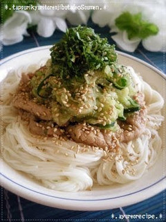 A picture of Somen Noodles with Cucumber and Pork.