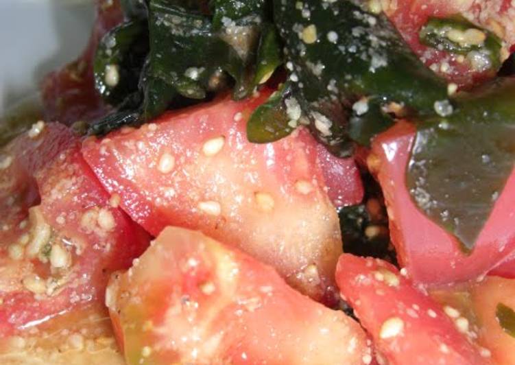 Steps to Make Any-night-of-the-week Tomato and Wakame Seaweed with Garlic and Ponzu Sauce