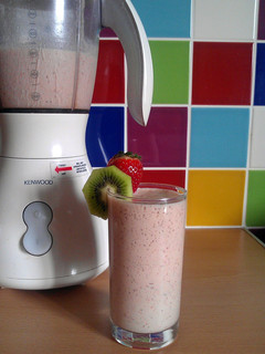 A picture of Vickys Strawberry & Kiwi Smoothie, GF DF EF SF NF.