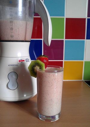 A picture of Vickys Strawberry & Kiwi Smoothie, GF DF EF SF NF.