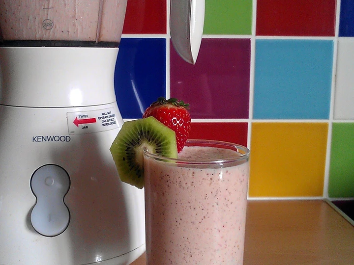 Easy Way Prepare Vickys Strawberry &amp;amp; Kiwi Smoothie, GF DF EF SF NF the Perfect Appealing