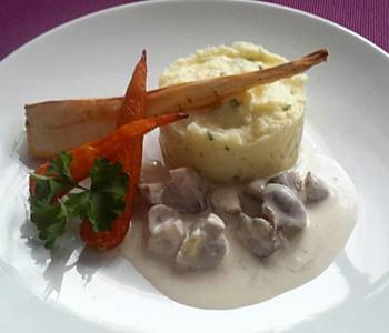 Unique Recipe Sigs KohlrabiPotato Mash with Blue Cheese and Mushroom Sauce Delicious Steady