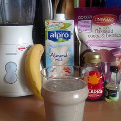 A picture of Vickys Banana & Almond (Or not!) Smoothie, GF DF EF SF NF.