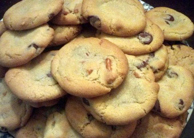 Chocolate Chip Pretzel Stick Cookies