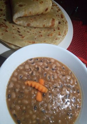 A picture of Cowpeas seeds with chapati #authormarathon #mymomsrecipe.