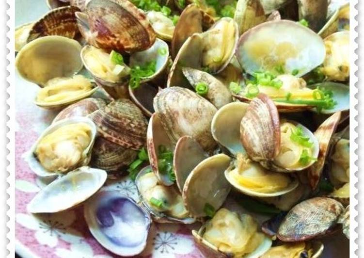 Recipe of Perfect A Fisherman&#39;s Dish: Butter Steamed Manila Clams