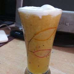 A picture of Kiwi pine orange frosted lemonade.
