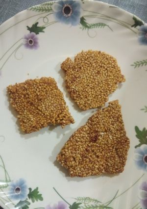 A picture of Till ki chikki.