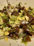 Rote Bete-Avocado-Birne-Salat mit fruchtigem Dressing