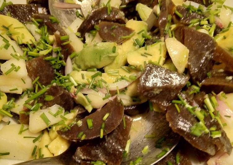 Rote Bete-Avocado-Birne-Salat mit fruchtigem Dressing