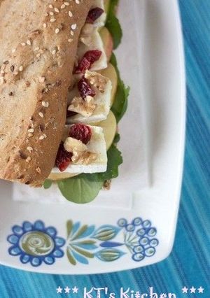 A picture of Brie Cheese and Apple Sandwich.