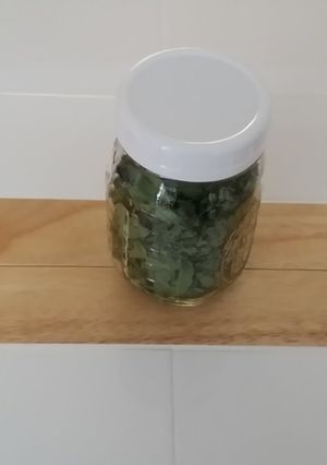 A picture of Dehydrated Spinach Leaves.