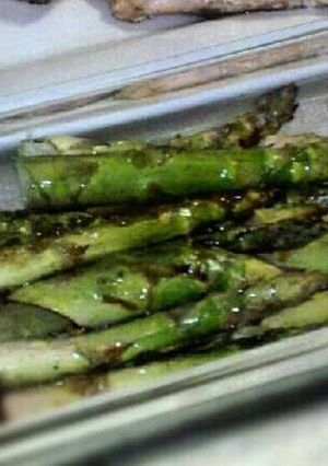 A picture of Grilled Asparagus in Balsamic sauce.