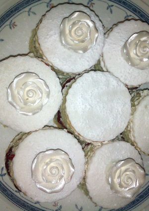 A picture of Amy's Mini Victoria sponges.