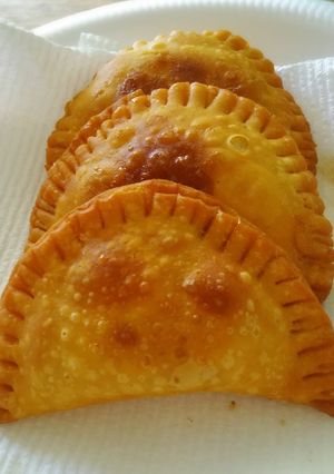 A picture of Guava Cream Cheese Cocktail Fritters/ Pastelillitos de guayaba y queso.