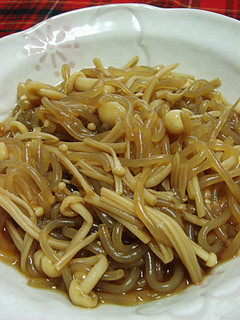 A picture of Stir-fried Shirataki and Enoki Mushrooms.