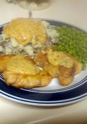 A picture of Fried Chicken and Mashed Potatoes.