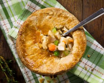 Unique Cuisine Salmon Fillet and Seafood Pot Pie Practical Delicious