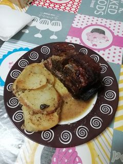 Una foto de Costilla de ternera con patata al horno