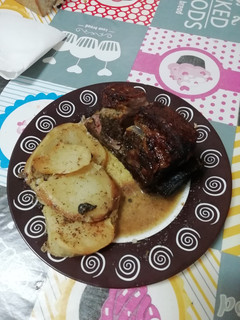 Una foto de Costilla de ternera con patata al horno