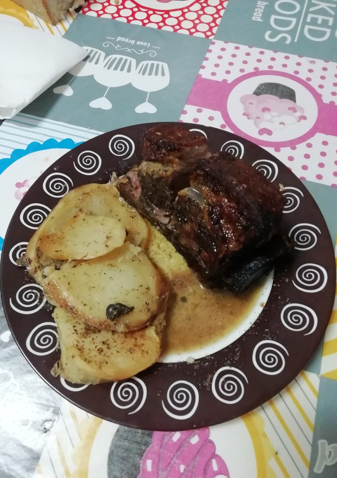 Una foto de Costilla de ternera con patata al horno