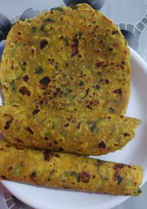 થેપલા (Thepla Recipe in Gujarati) રેસીપી મુખ્ય ફોટો
