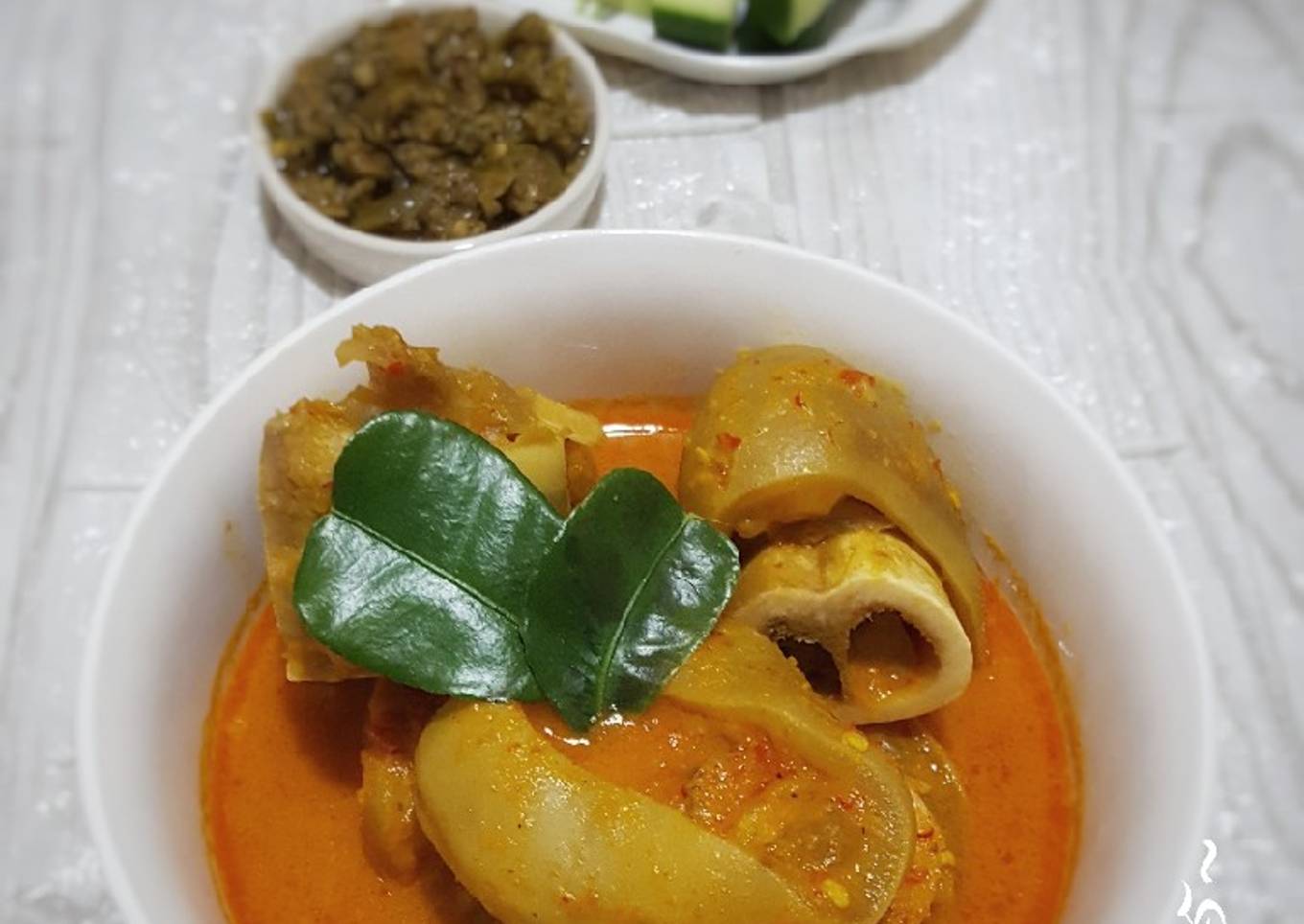 Gulai tunjang /kikil kaki sapi