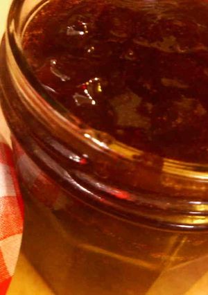 A picture of Grape Jam in a Pressure Cooker.