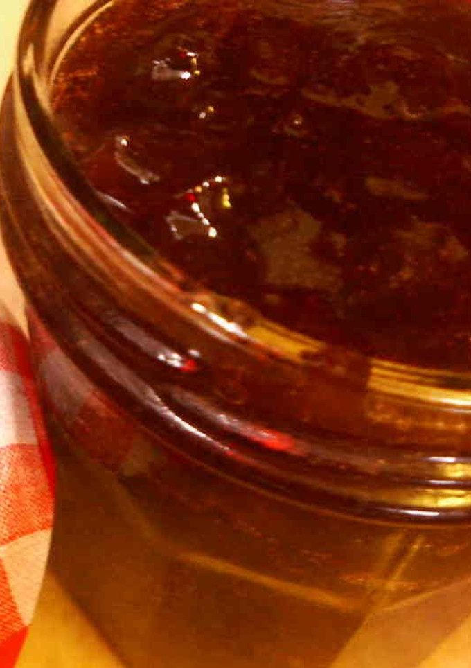 A picture of Grape Jam in a Pressure Cooker.