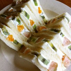 A picture of Parlor's Fruit Sandwich ♡.