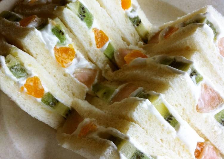 Recipe of Quick Parlor&#39;s Fruit Sandwich ♡