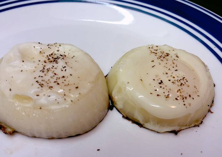 Steps to Make Quick Poached Eggs in an Onion Ring.