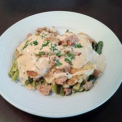 A picture of Chicken with Asparagus, Ham and Bearnaise Sauce.