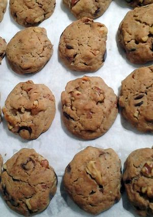 A picture of Walnut and choco chip cookies.