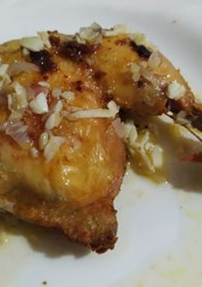 Una foto de Pollo frito con mojito criollo