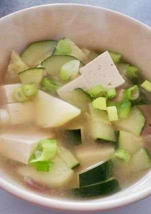 A picture of Doenjang Jjigae (Korean soybean paste soup).