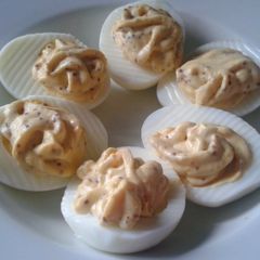 A picture of 'Devil's-in-the-Detail' Eggs (LCHF).