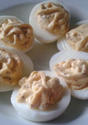A picture of 'Devil's-in-the-Detail' Eggs (LCHF).
